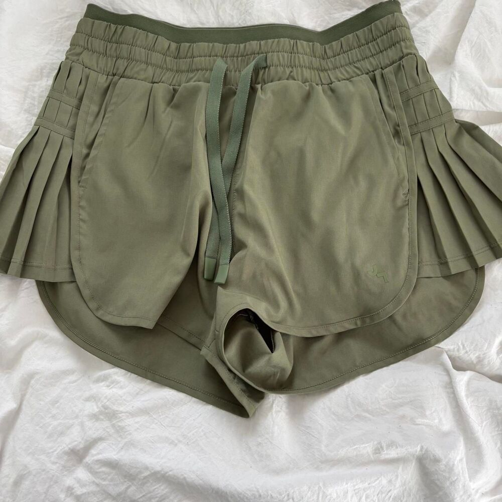 JOYLABS Target Pleated Athletic Women's Green Khaki Shorts Exclusive Medium